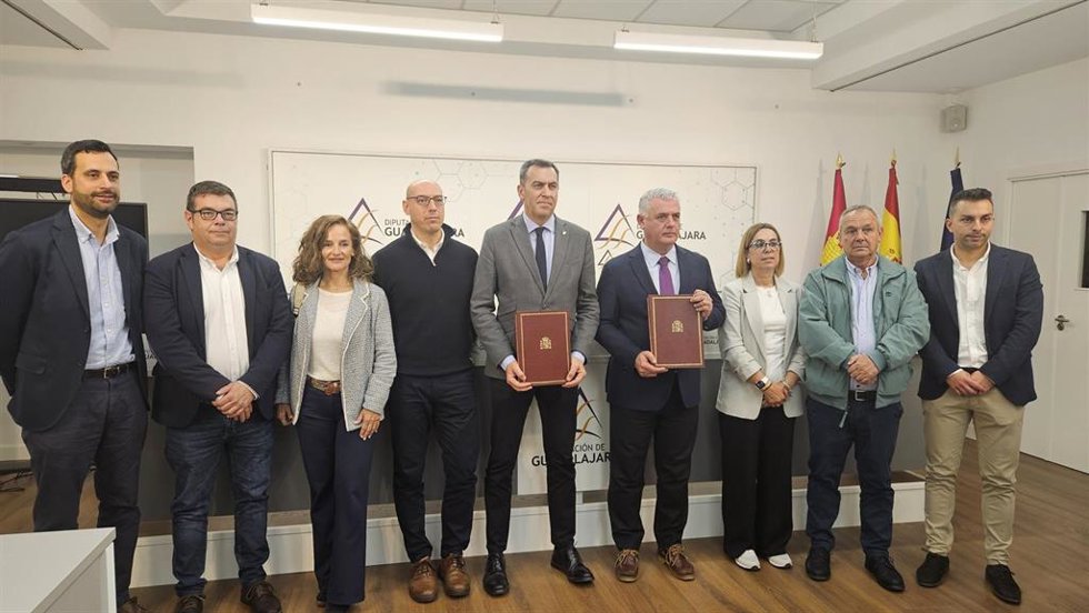 Firma de un convenio entre la CHT y la Diputación de Guadalajara para la limpieza de cauces.