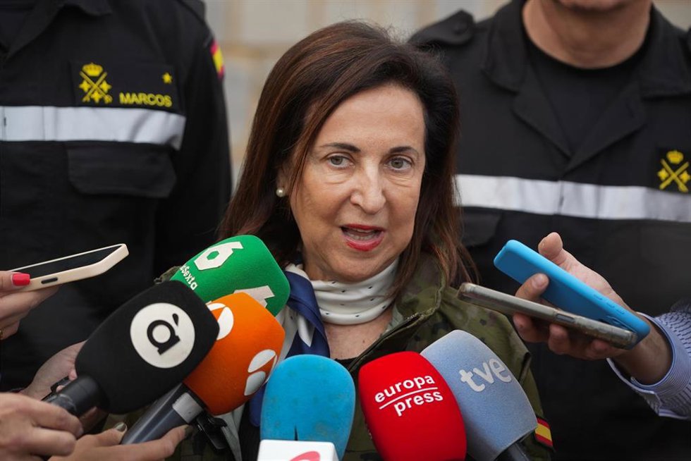 Archivo - La ministra de Defensa, Margarita Robles, en una visita a la Base Militar Jaime I, en noviembre de 2024, en Bétera, Valencia, Comunidad Valenciana (España).