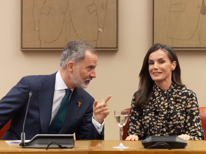 Los Reyes Felipe VI y Letizia durante un acto conmemorativo por el ‘Día Internacional del Pueblo Gitano’, en el Congreso de los Diputados