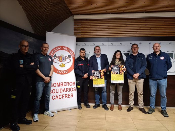 Presentación de la X Ruta de Bomberos Solidarios que recorrerá 55 kilómetros en la provincia de Cáceres a favor de la investigación sobre la enfermedad rara de Huntington