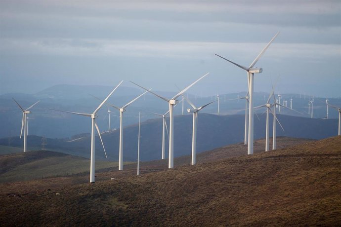 Un parque eólico, a 28 de marzo de 2025, en Muras, Lugo, Galicia (España). 