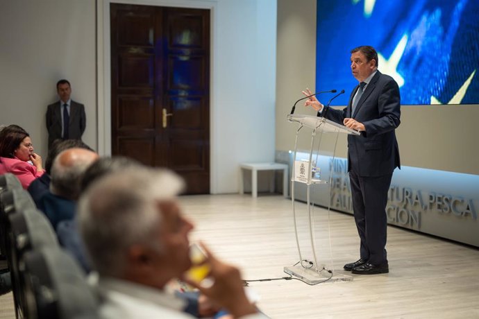 El ministro de Agricultura, Pesca y Alimentación, Luis Planas, durante una rueda de prensa tras una reunión con los representantes de las organizaciones profesionales agrarias Asaja, COAG, UPA y Unión de Uniones