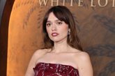 Foto: SNL se disculpa con Aimee Lou Wood de The White Lotus por reírse de sus dientes en una parodia "cruel y sin gracia"