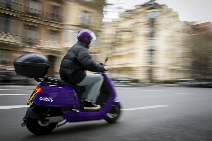 Archivo - Arxiu - Cabify porta a València una flota de 200 motos elèctriques per a "avançar en l'aposta per la mobilitat"