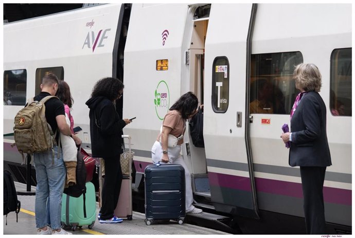 Archivo - Renfe ofrece 169.000 plazas de Alta Velocidad y Larga Distancia entre Andalucía y Madrid para Semana Santa.