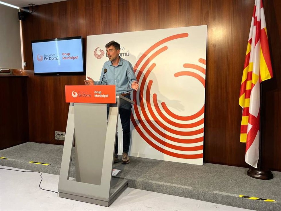 El portavoz adjunto de BComú, Marc Serra, en rueda de prensa este lunes