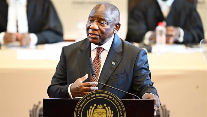 Archivo -  Cyril Ramaphosa, presidente de Sudáfrica, habla ante el Parlamento