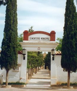 Imagen de la entrada del cementerio de Caspe