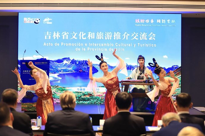An art performance featuring Jilin culture is staged during a cultural promotion event held in Madrid, Spain, last week.