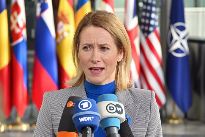 11 de abril de 2025, Bélgica, Bruxelas: Kaja Kallas, Alta Representante da UE para Assuntos Externos, fala com representantes da mídia antes de uma reunião dos ministros da defesa dos Estados membros da chamada Coalizão dos Dispostos no Árvore do Atlântic