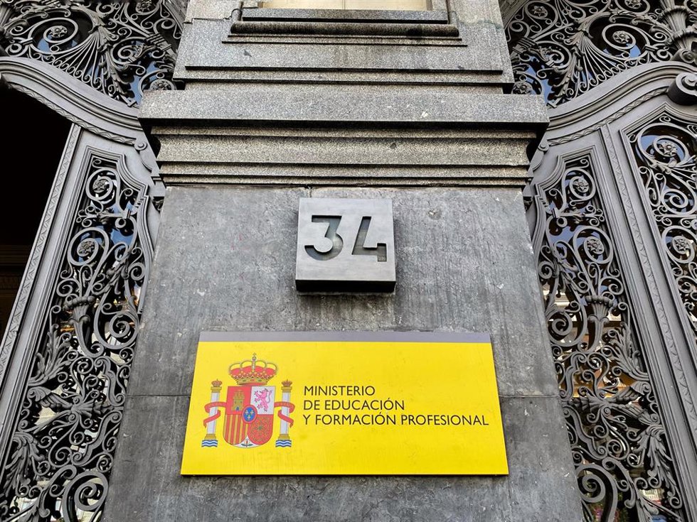 Archivo - Edificio de la sede del Ministerio de Educación y Formación Profesional, en la calle Alcalá, a 27 de julio de 2022, en Madrid (España). 
