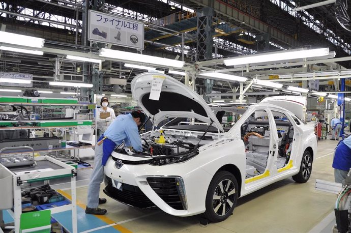 Archivo - Toyota y otros fabricantes japoneses ofrecen vehículos con combustibles sintéticos en la Expo de Osaka.