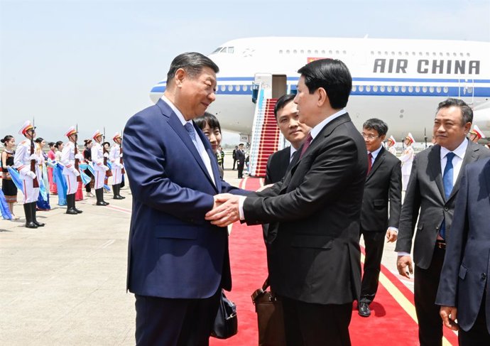 HANOI, April 14, 2025  -- Xi Jinping, general secretary of the Communist Party of China Central Committee and Chinese president, is warmly welcomed by Vietnamese President Luong Cuong, other senior officials and local representatives upon his arrival at t