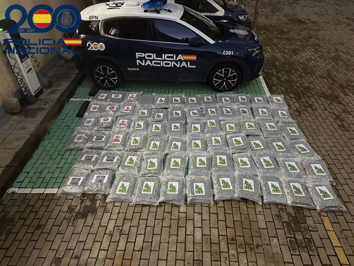 Imagen de la marihuana intervenida en el camión de Écija