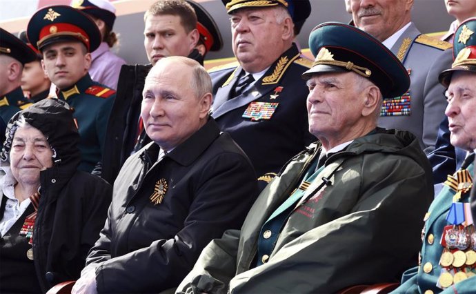 Archivo - El presidente ruso, Vladimir Putin, durante el desfile del Día de la Victoria de 2022 en la plaza Roja de Moscú (archivo)