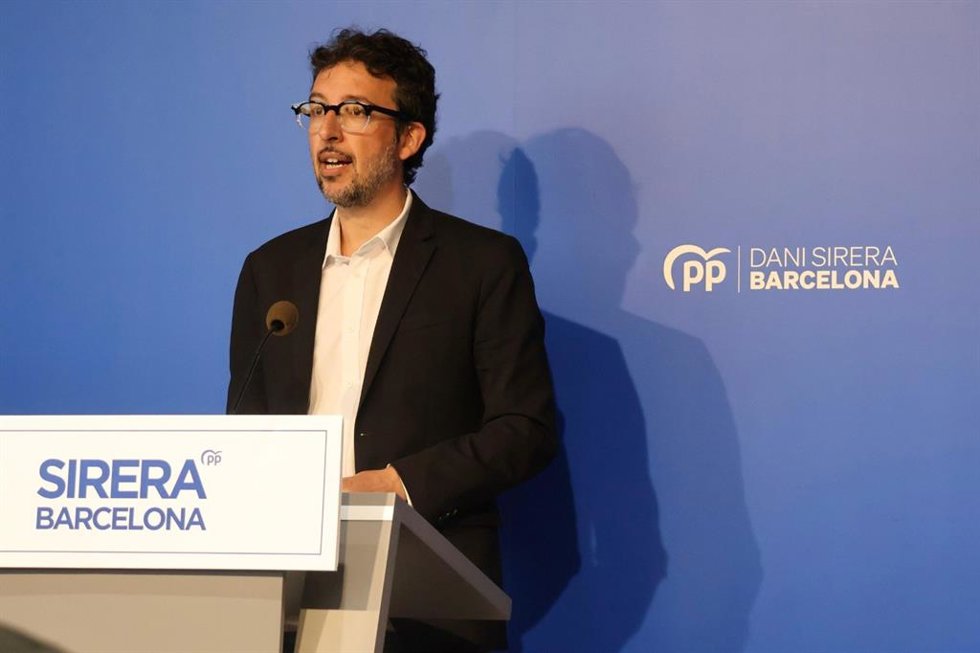 El portavoz del PP en Barcelona, Juan Milián, en rueda de prensa este lunes