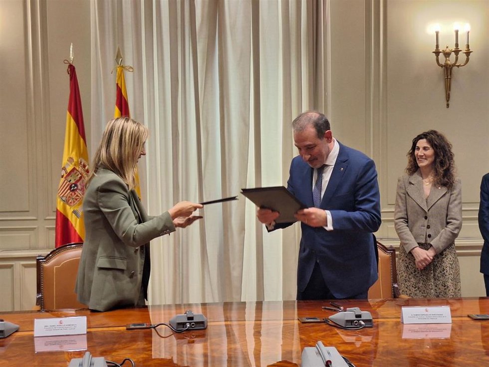 La presidenta del Tribunal Supremo y del Consejo General del Poder Judicial (CGPJ), Isabel Perelló, y el conseller de Justicia y Calidad Democrática de la Generalitat, Ramon Espadaler