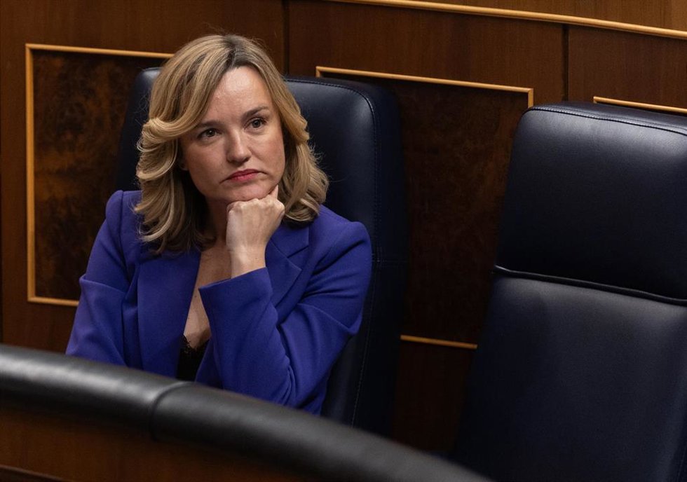 La ministra Portavoz, de Educación, Formación Profesional y Deporte, Pilar Alegría, durante una sesión de control al Gobierno, en el Congreso de los Diputados, a 9 de abril de 2025, en Madrid (España).