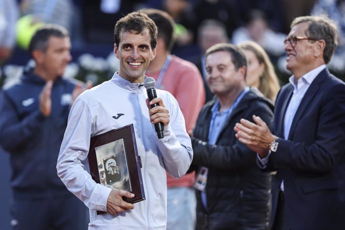 Albert Ramos-Vinolas of Spain honored at the end for his last tennis match at the Barcelona Open Banc Sabadell - Conde Godo 2025 Day 1 at the Real Club De Tenis Barcelona on April 14, 2025 in Barcelona, Spain.