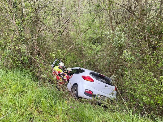 Coche accidentado en Liérganes