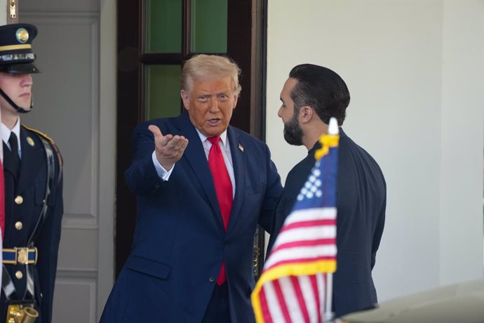 14 de abril de 2025, Washington, Distrito de Columbia, EUA: O presidente DONALD TRUMP recebe o presidente de El Salvador, Nayib Bukele, na Casa Branca para conversas bilaterais em 14 de abril de 2024.
