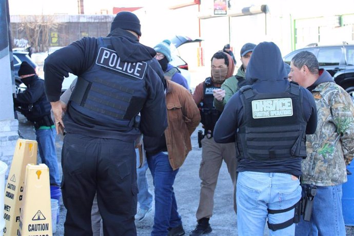 Archivo - Agentes del Servicio de Inmigración y Control de Aduanas de Estados Unidos, ICE (arhivo)