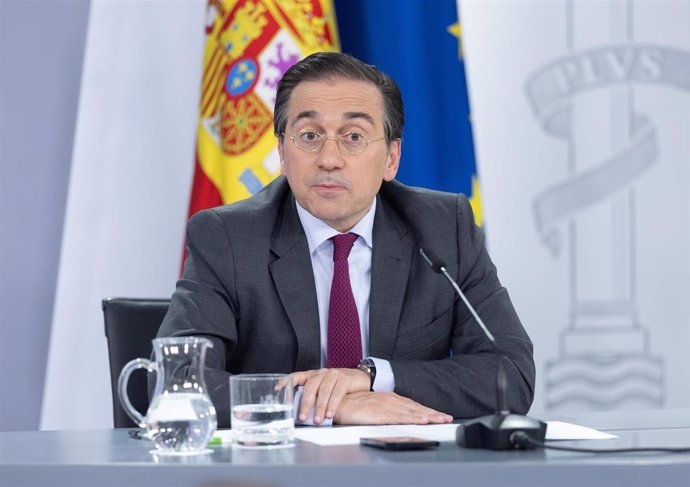 El ministro de Asuntos Exteriores, Unión Europea y Cooperación, José Manuel Albares, durante una rueda de prensa posterior a la reunión del Consejo de Ministros, en el Palacio de La Moncloa, a 1 de abril de 2025, en Madrid (España). El Consejo de Ministro