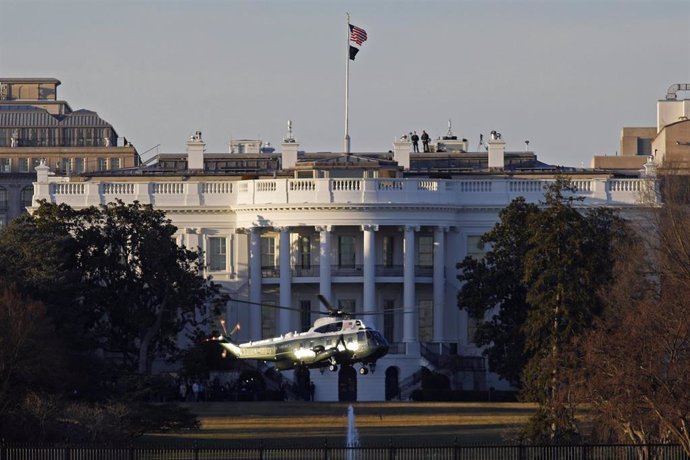 Archivo - Imagen de archivo de un helicóptero militar en el que viajaba el presidente de EEUU, Donald Trump, frente a la Casa Blanca