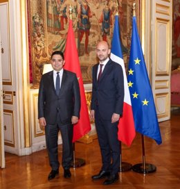 El ministro de Exteriores de Francia, Jean-Noël Barrot, recibe en París a su homólogo de Marruecos, Naser Burita