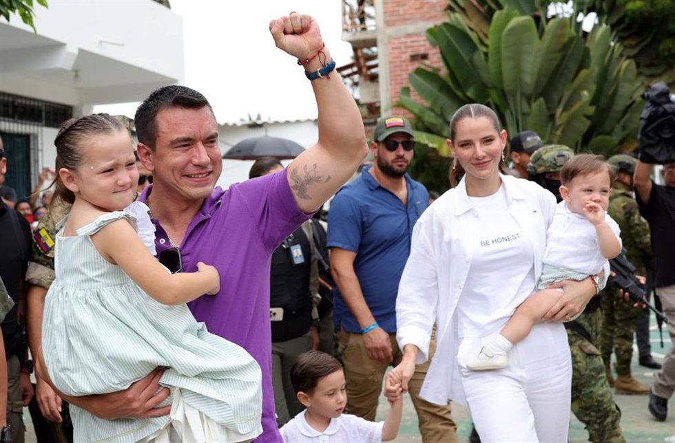 Daniel Noboa tras votar en las elecciones en Ecuador el pasado domingo.