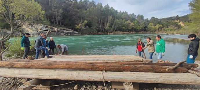 Comienza la construcción de las nabatas para su descenso desde Murillo de Gállego (Huesca) el 20 de abril