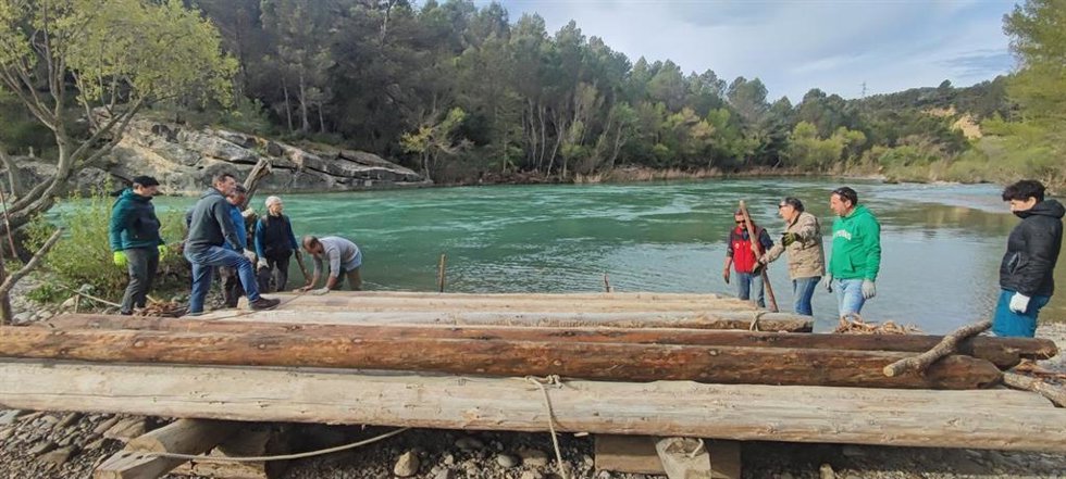 Comienza la construcción de las nabatas para su descenso desde Murillo de Gállego (Huesca) el 20 de abril