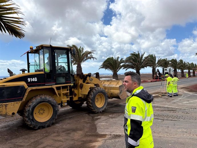 El Cabildo de Lanzarote intensifica la labores de acondicionamiento de las vías afectadas por la lluvia