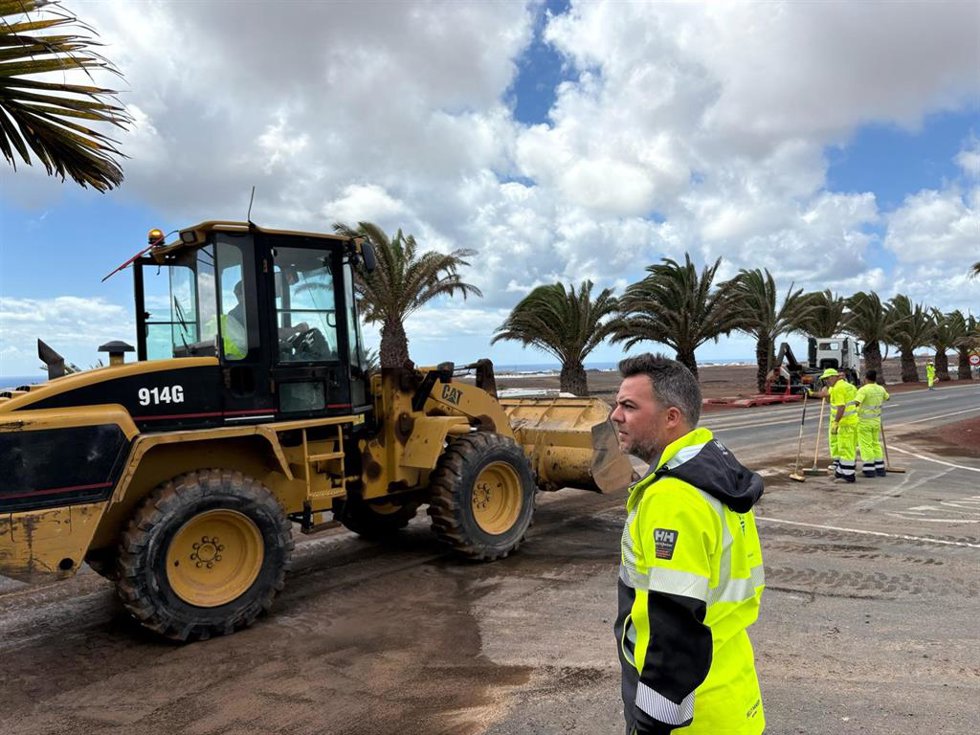 El Cabildo de Lanzarote intensifica la labores de acondicionamiento de las vías afectadas por la lluvia