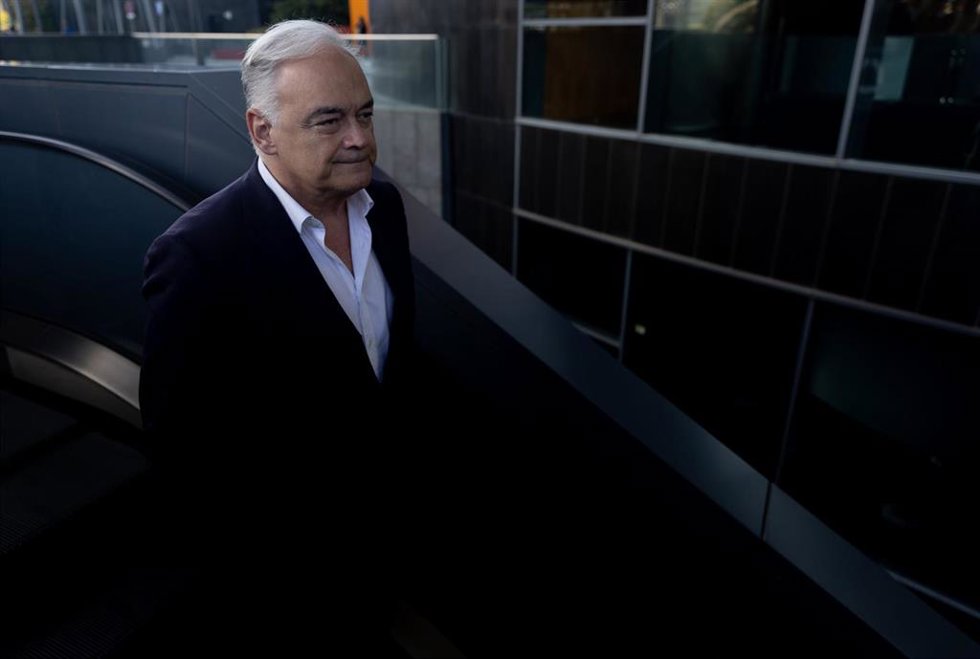 Archivo - El vicesecretario Institucional del PP, Esteban González Pons, llega la Junta Directiva Nacional del Partido Popular, en el Hotel Eurostars Madrid Tower, a 18 de noviembre de 2024, en Madrid (España). 