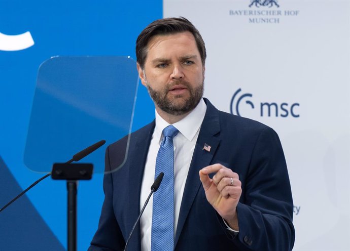 Archivo - FILED - 14 de fevereiro de 2025, Baviera, Munique: O vice-presidente dos EUA, JD Vance, discursa na 61ª Conferência de Segurança de Munique (MSC) no hotel de conferências Bayerischer Hof. Foto: Sven Hoppe/dpa