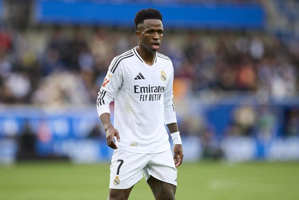 El delantero del Real Madrid Vinícius Júnior, ante el Deportivo Alavés. 