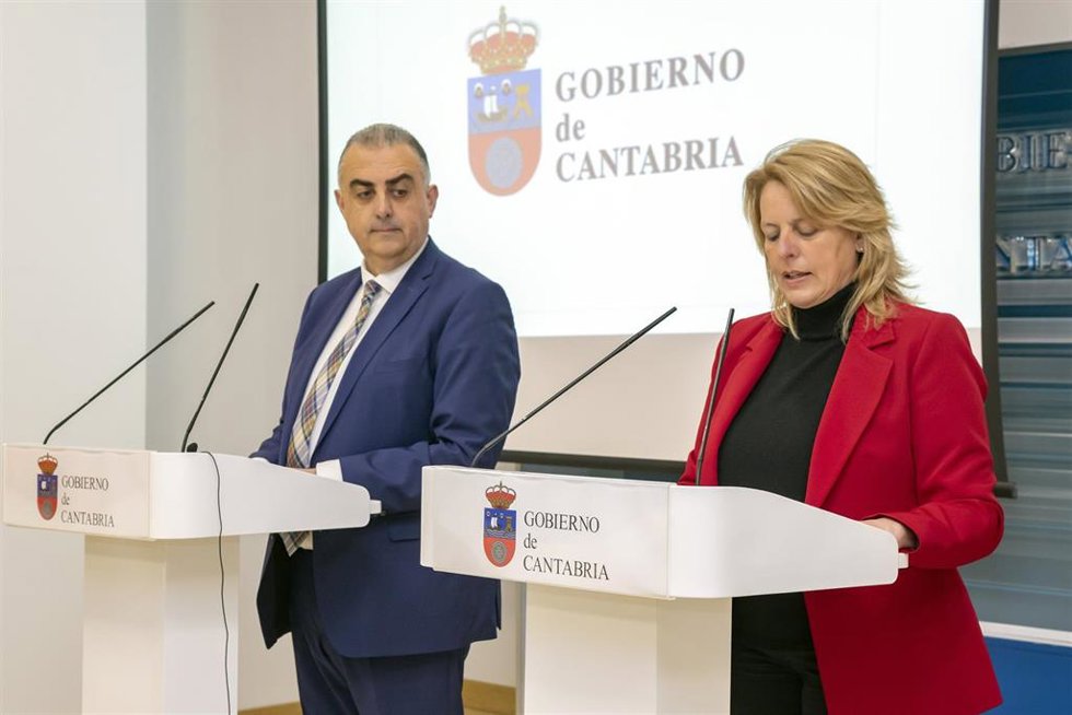 Los Consejeros De Fomento, Vivienda, Ordenación Del Territorio Y Medio Ambiente, Roberto Media Y De Desarrollo Rural, Ganadería, Pesca Y Alimentación, María Jesús Susinos, Dan Una Rueda De Prensa Sobre Desarrollo Eólico.