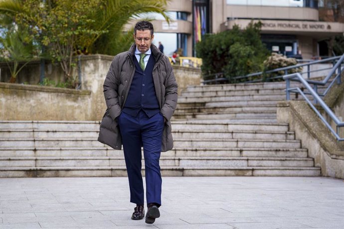 O empresário Alberto Luceño deixa o Tribunal Provincial após a entrega da sentença do caso das máscaras, em 19 de março de 2025, em Madri (Espanha). O Tribunal Provincial de Madri absolveu Luis Medina e Alberto Luceño do crime de fraude.