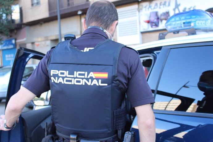 Archivo - Agente de la Policía Nacional en una imagen de recurso