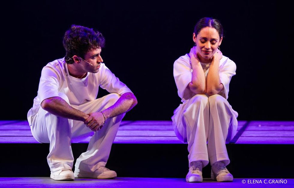 Archivo - Representación de 'El efecto', de Lucy Prebble, dirigida por el director peruano Juan Carlos Fisher