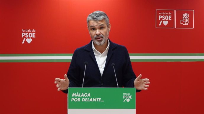 El secretario de Organización del PSOE de Málaga, José Bernal, en rueda de prensa