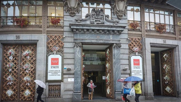Archivo - La Consejería de Medio Ambiente y Agricultura de la Comunidad de Madrid decorada por Navidad
