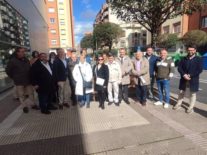 Nueva Duquesa de la Victoria visitada por autoridades, entre ellos el alcalde Conrado Escobar