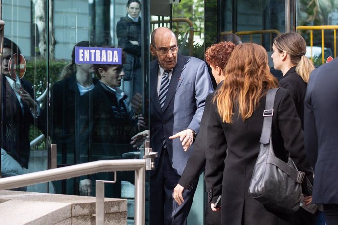El exdirigente del PP catalán y cofundador de Vox, Alejo Vidal-Quadras, a su llegada a la Audiencia Nacimiento, a 15 de abril de 2025, en Madrid (España). El juez de la Audiencia Nacional que investiga el atentado que sufrió Alejo Vidal-Quadras en noviemb