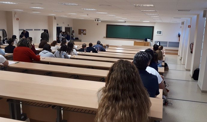 Archivo - Imagen de archivo de exámenes de oposiciones en Andalucía.