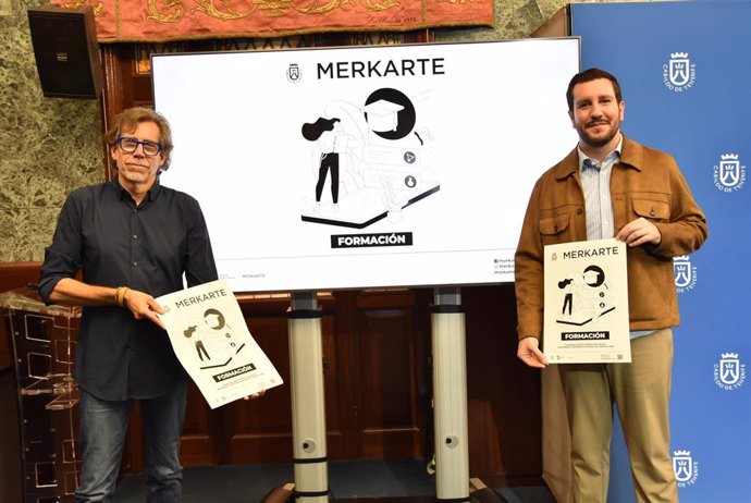 El consejero de Juventud del Cabildo de Tenerife, Serafín Mesa (d), en la presentación del programa de formación de 'Merkarte'