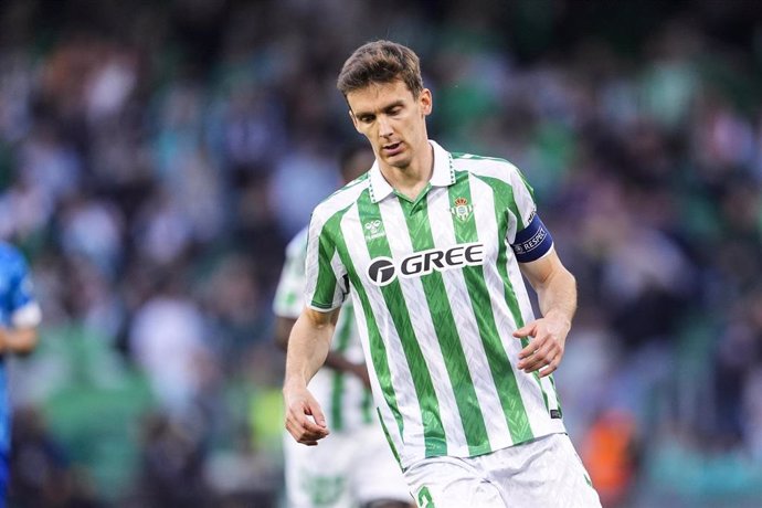 Archivo - Diego Llorente, en un partido con el Betis.