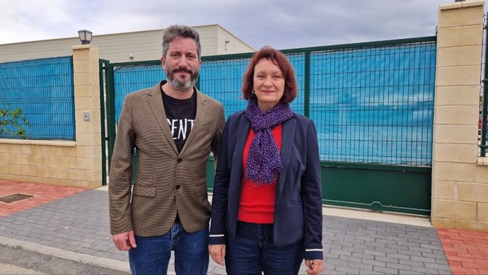 María Marín y Víctor Egío, a las puertas del centro de Santa Cruz