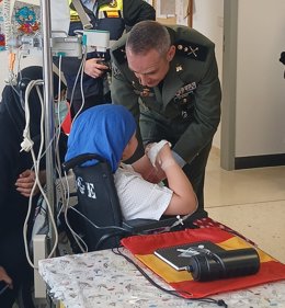 El Materno Infantil recibe a la Brigada paracaidista Almogávares VI y a las Reales Cofradías Fusionadas